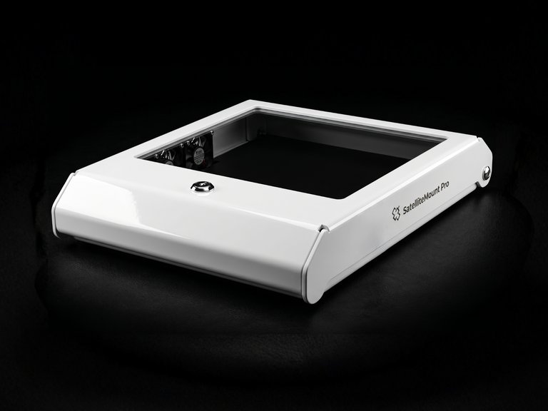 SatelliteMount Pro Captain — Marine — 316 Stainless lockable enclosure for Starlink Mini